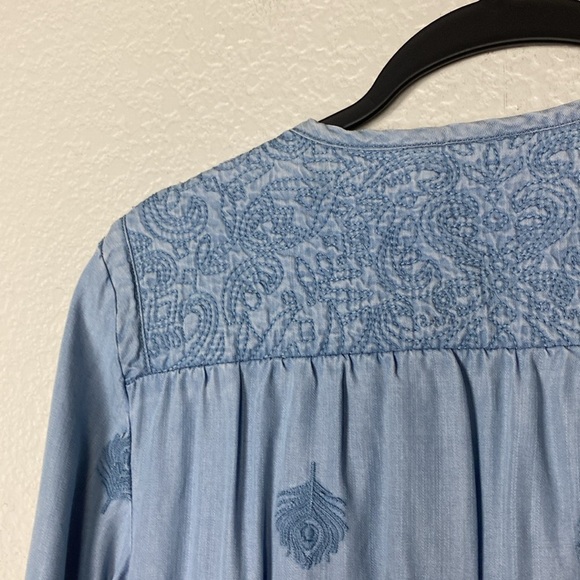 Holding horses, feather embroidered lyocell chambray dress - Picture 6 of 8